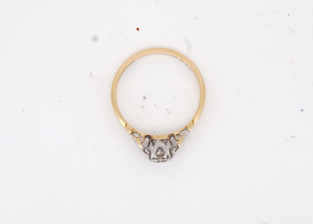 A diamond ring, set with a brilliant-cut diamond weighing approximately 0.20 carats, mounted in gold and platinum, size O1/2, stamped 18CT PLAT, gross weight approximately 2 grams, Condition: good, minor wear, diamond es